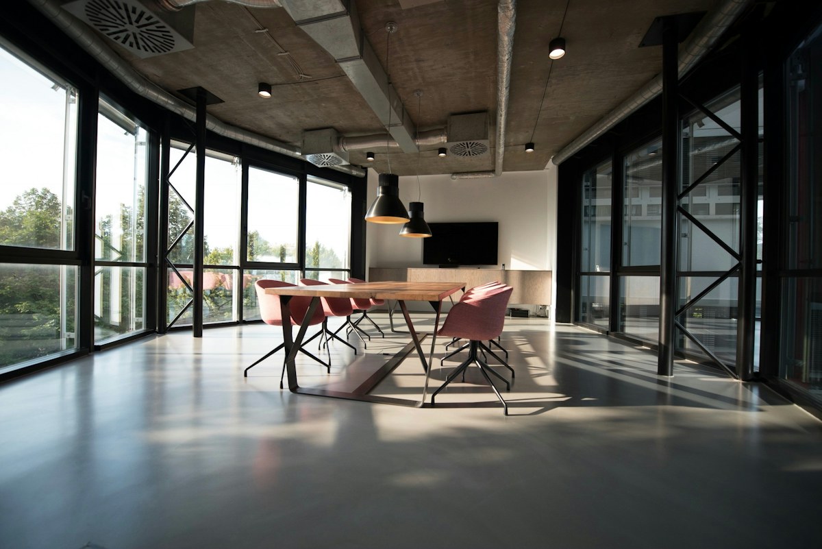 Sala de reuniones corporativa para acompañar a organizaciones